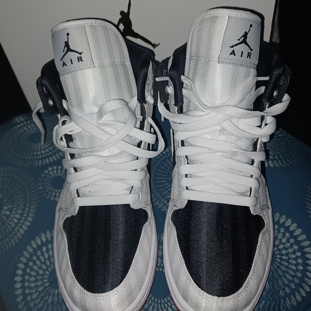 Jordan 1s - Picture 3 of 5
